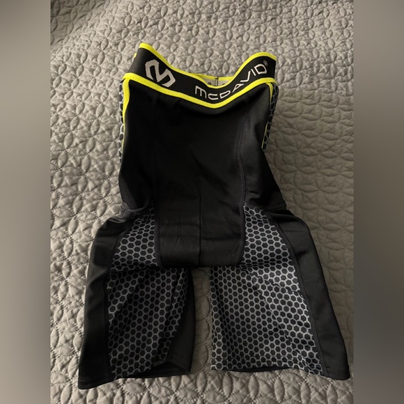 McDavid Men’s Medium Padded Compression Shorts Football Girdle – Like New - Picture 3 of 7